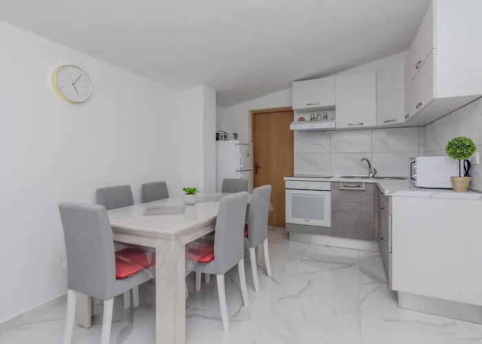 With Parking Space - Lozice, - 23549 Appartement *