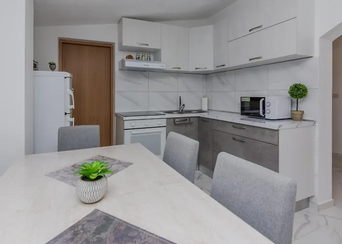 With Parking Space - Lozice, - 23549 Appartement *