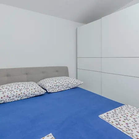 With Parking Space - Lozice, - 23549 公寓 *