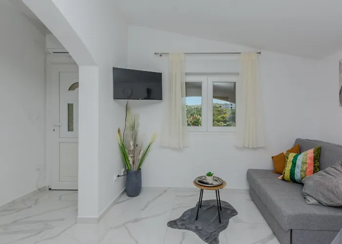 Apartman With Parking Space - Lozice, - 23549